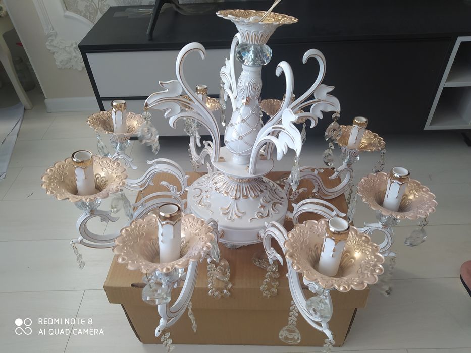 Продам люстру 8 горшковая Б/у но в отличном состоянии. Цена 25000 тг