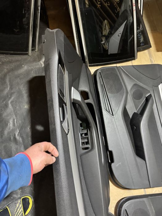 fete usi fata spate pt vw passat b8 break