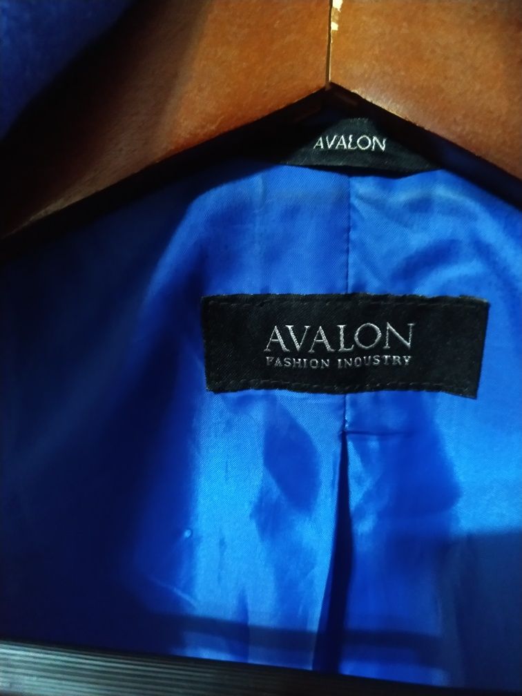 Продам женское пальто фирмы Avalon