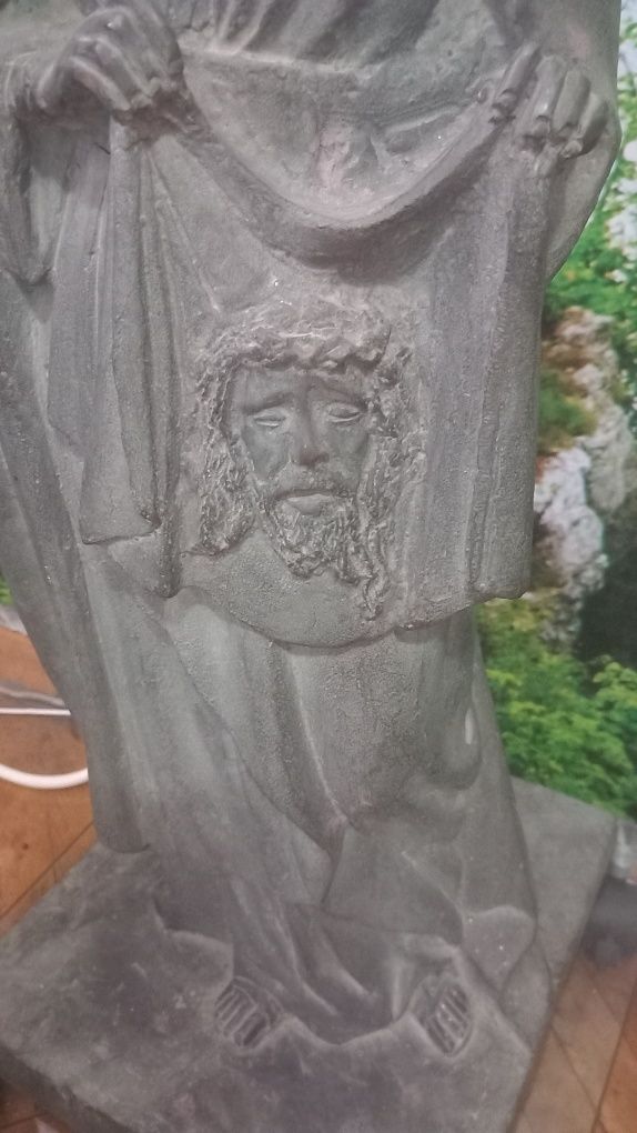 Стара бронзова статуя