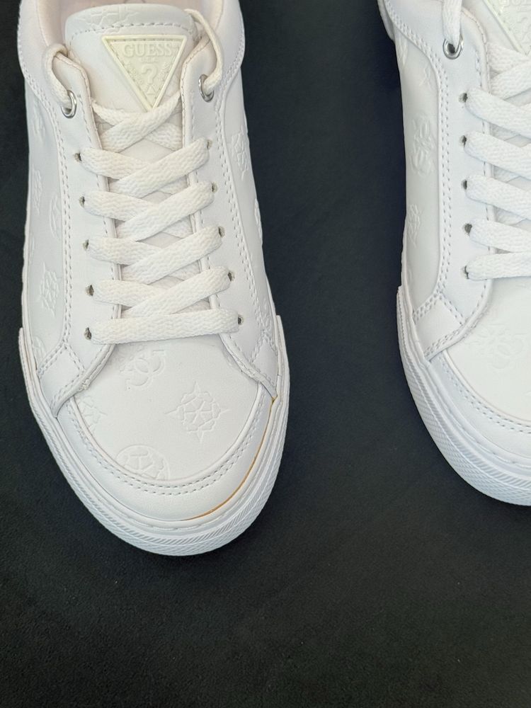 Дамски бели кецове GUESS