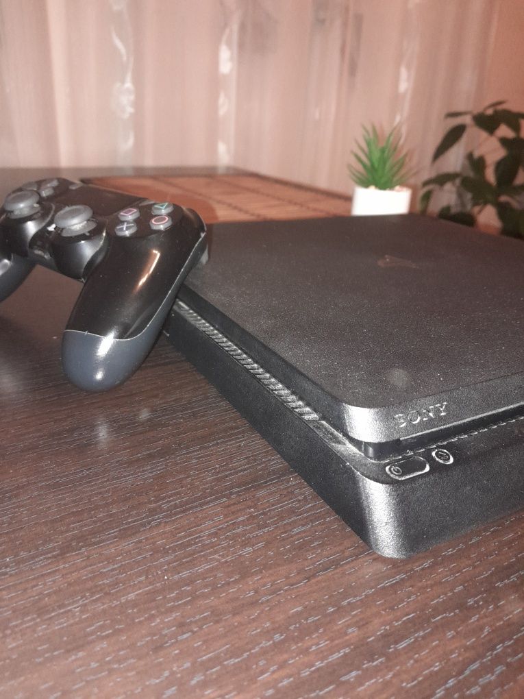 PS4 slim,500gb+maneta,+4 jocuri
