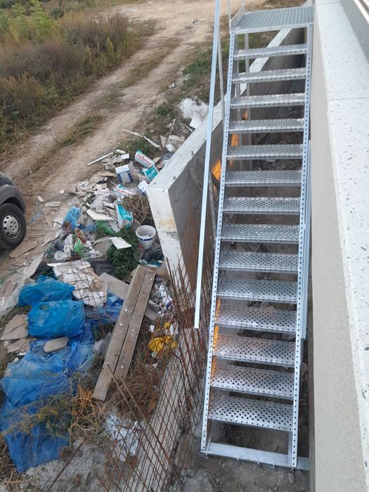 Scări metalice galvanizate la orice demisiune asiguram transport ori u