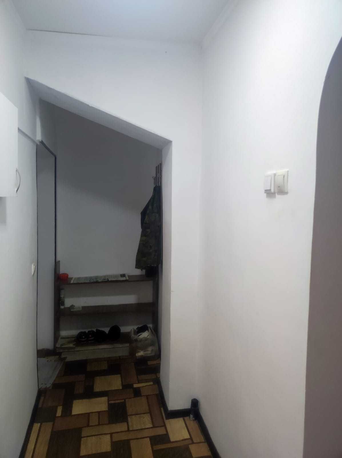 Центр 2х комн.кв.  2эт.  Абая