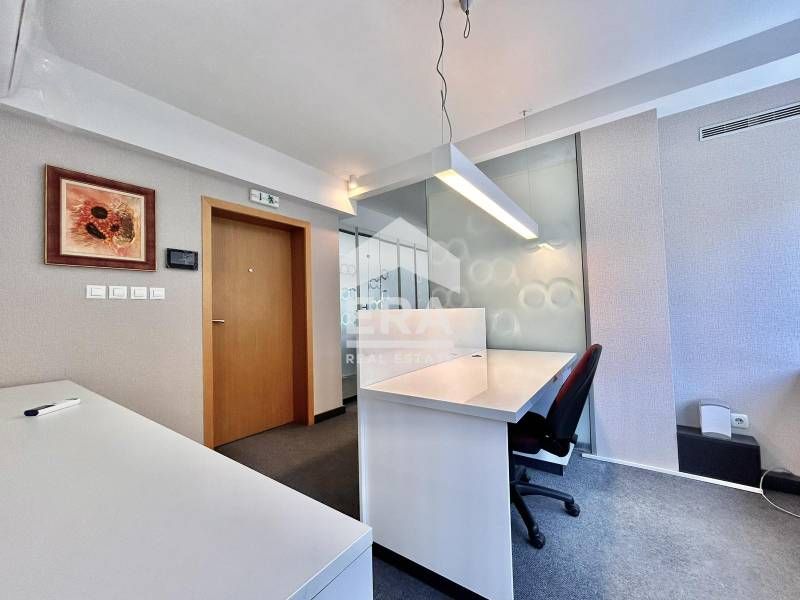 Дава се под наем Офис в София, Център - 135 кв.м за 3500 € - Снимка #1