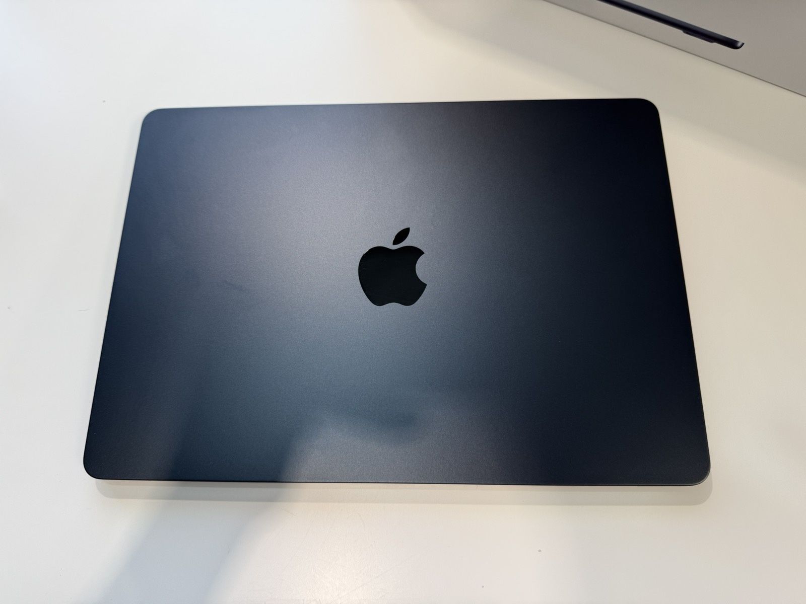 Като НОВ Apple MacBook Air 13" M3 Гаранция 16GB RAM 256GB SSD Midnight