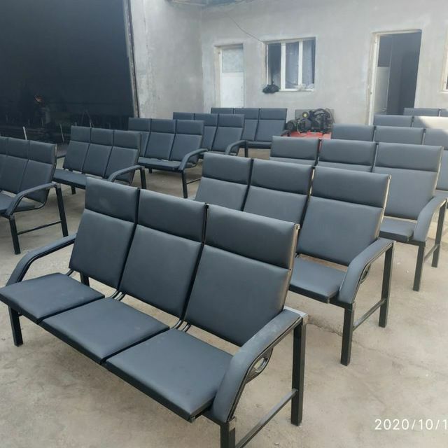 Стул Сильвия 200000 стулья Турон имеются. Трёхместный зал ожидание.