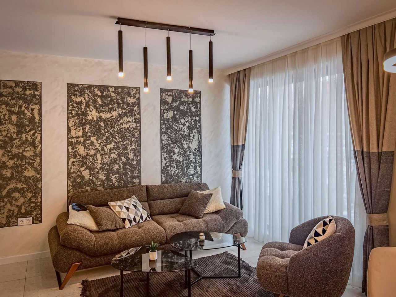 Дава се под наем Тристаен апартамент в Пловдив, Остромила - 96 кв.м за 918 € - Снимка #4