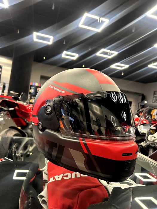Каска Arai, Dainese, AGV, Icon
