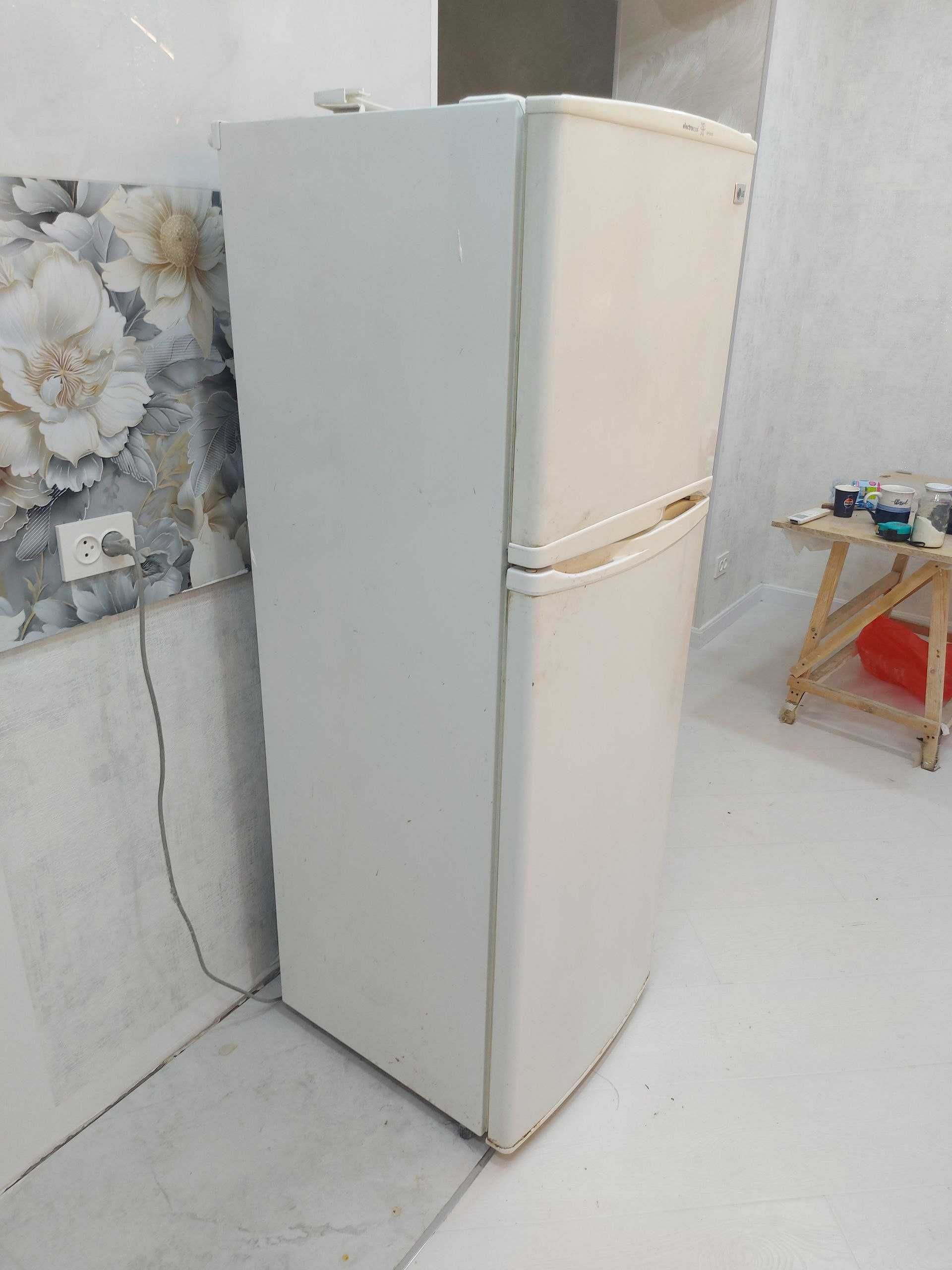 Продам 2х камерный холодильник LG
