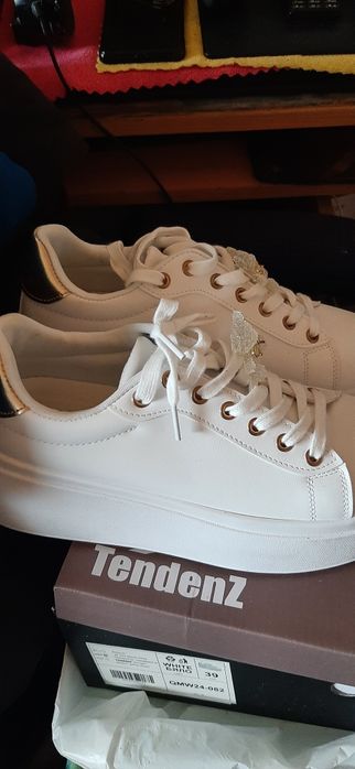 Бели сникърси 38-39