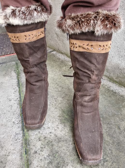 Vand cizme de piele intoarsa