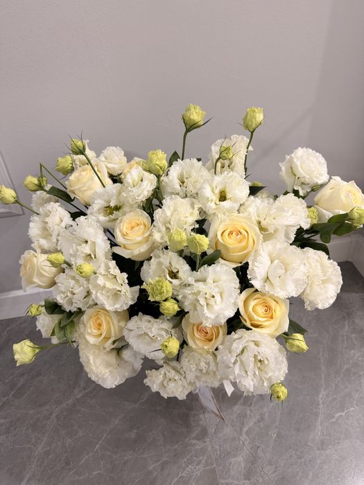 Цветы свежие и пышные