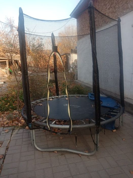 Батут прыгательный