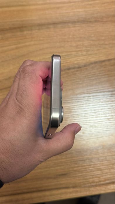 Продаю Iphone 15 pro max 256 gb e-sim