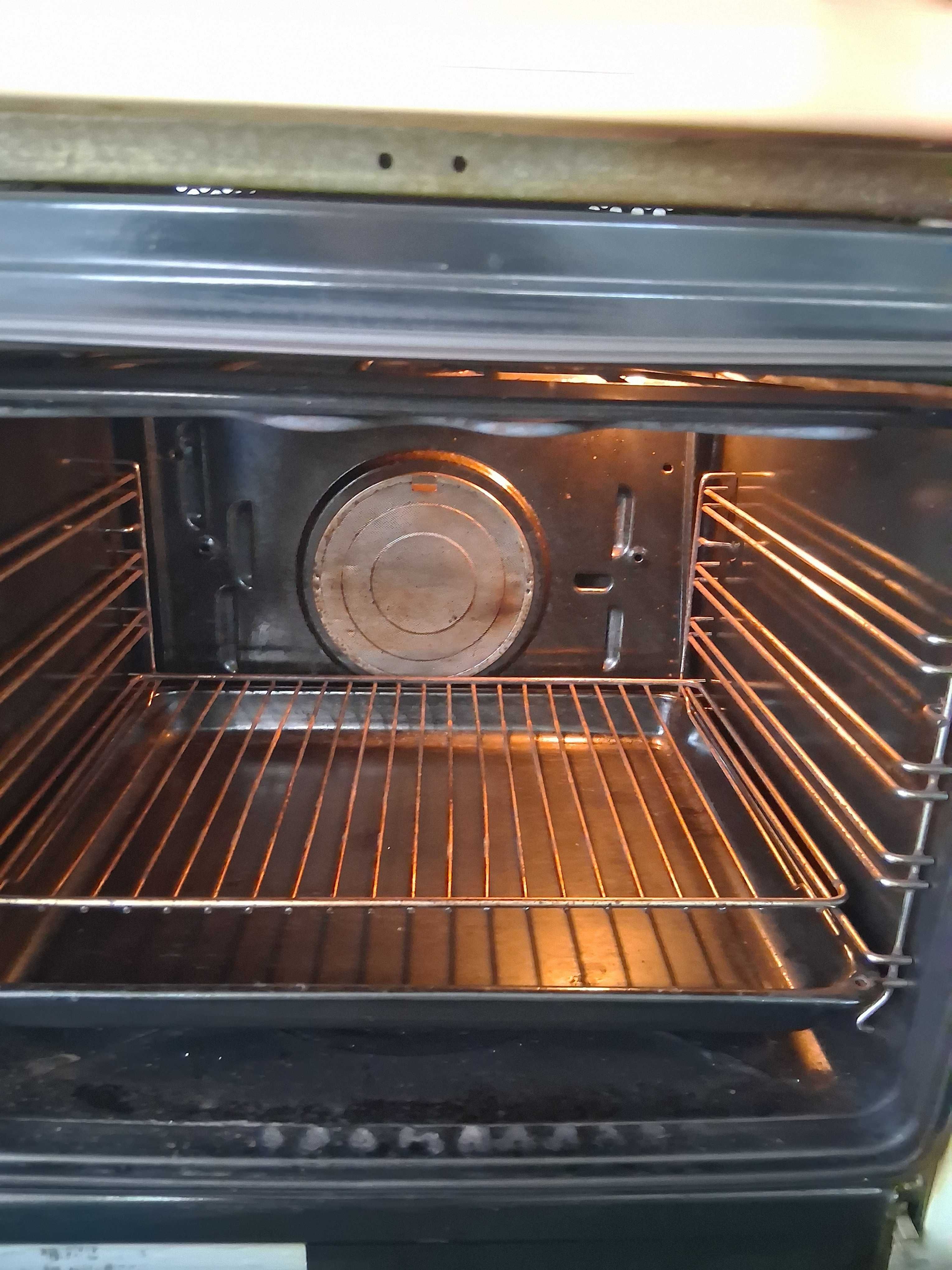 Продавам печка Electrolux с керамичен плот