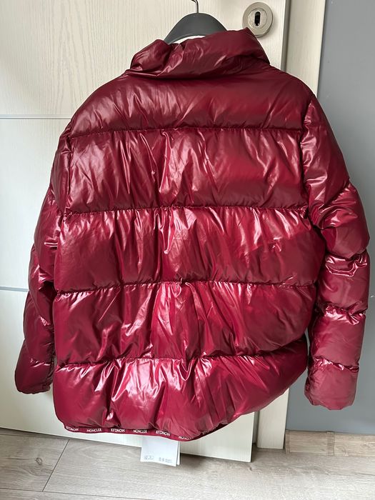 Ново яке Moncler