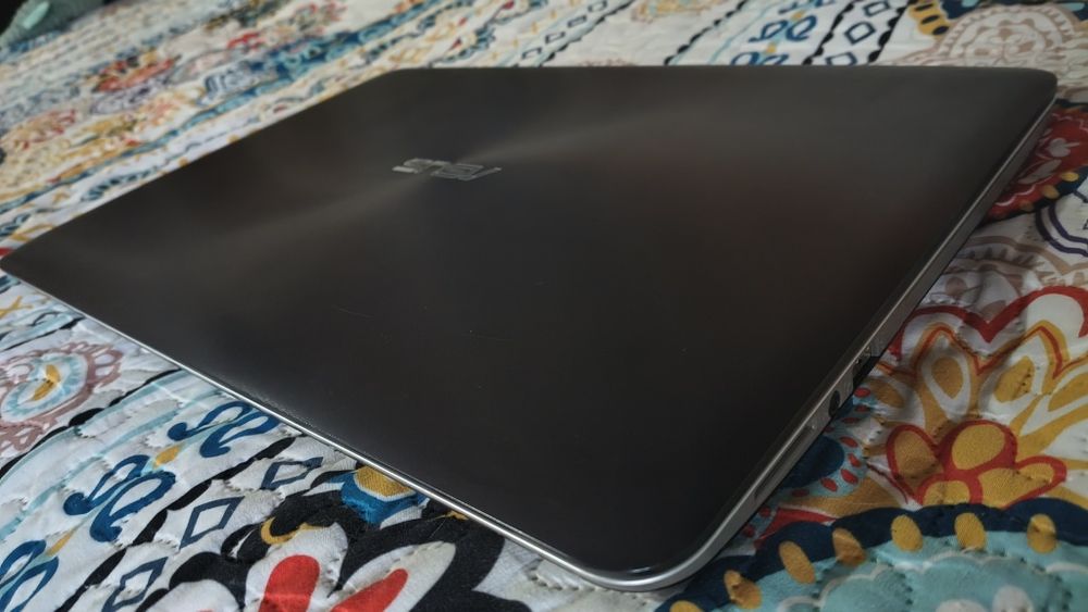 Laptop Asus i5 gen7 12 gb ram SSD 120 HDD 1TB Video dedicat 2gb Rucsac