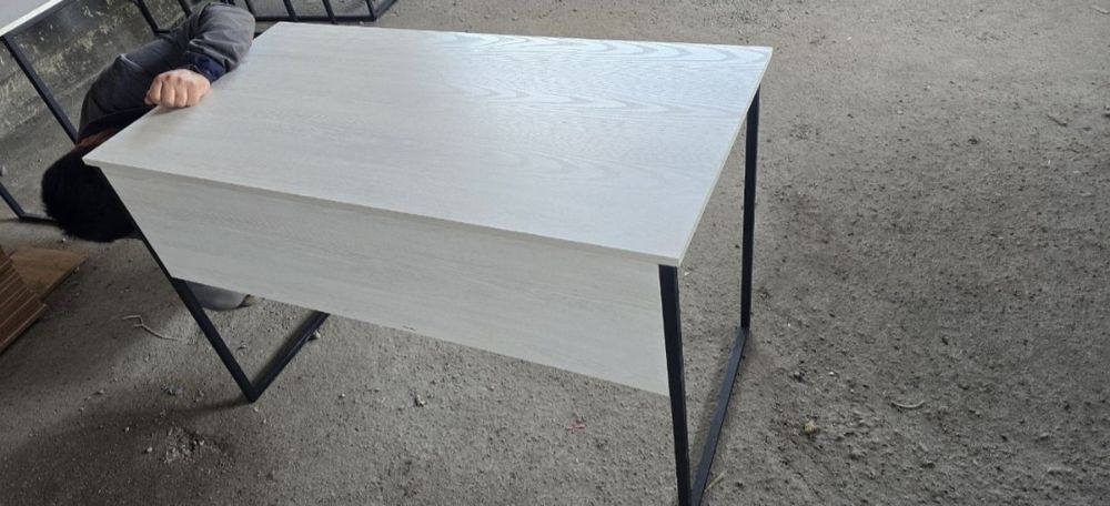 Stol sotiladi kelishilgan narxda