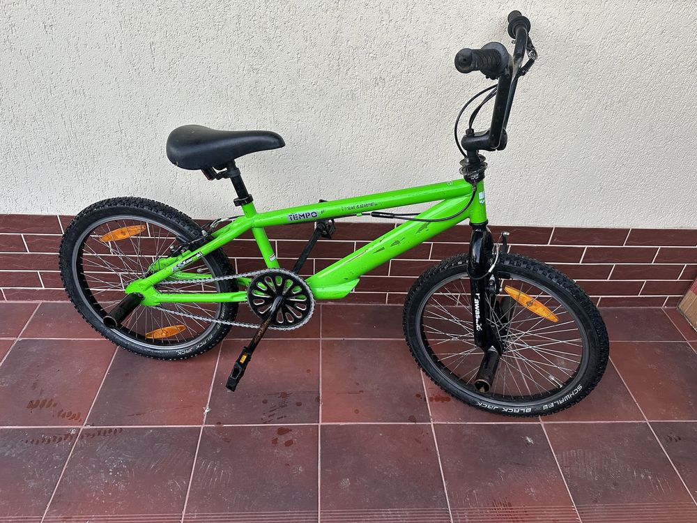 Bicicleta bmx Kawasaki sărituri