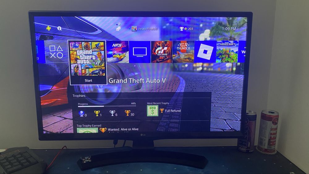 PlayStation 4 Slim 500GB – Отлично състояние + 5 ТОП игри – 350 лв