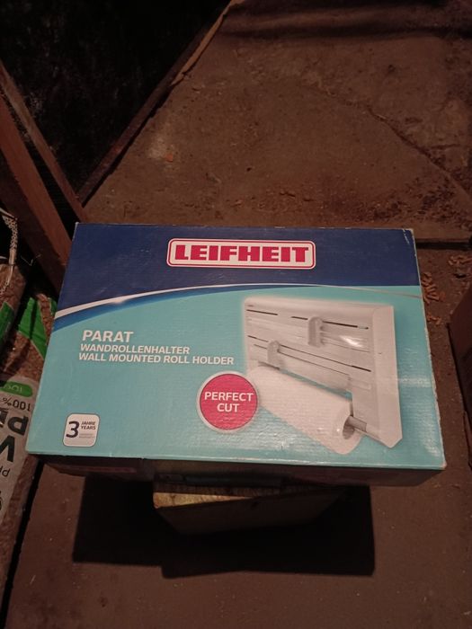 Поставка за хартиена  ролка-10лв