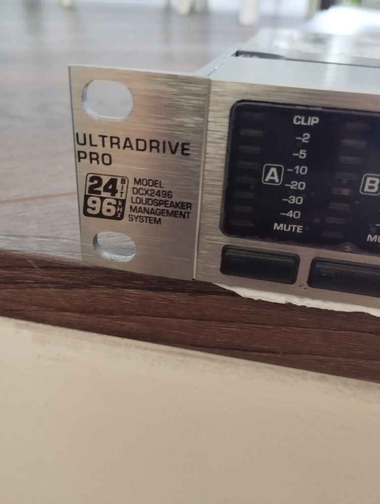 Behringer ultradrive pro dcx 2496
