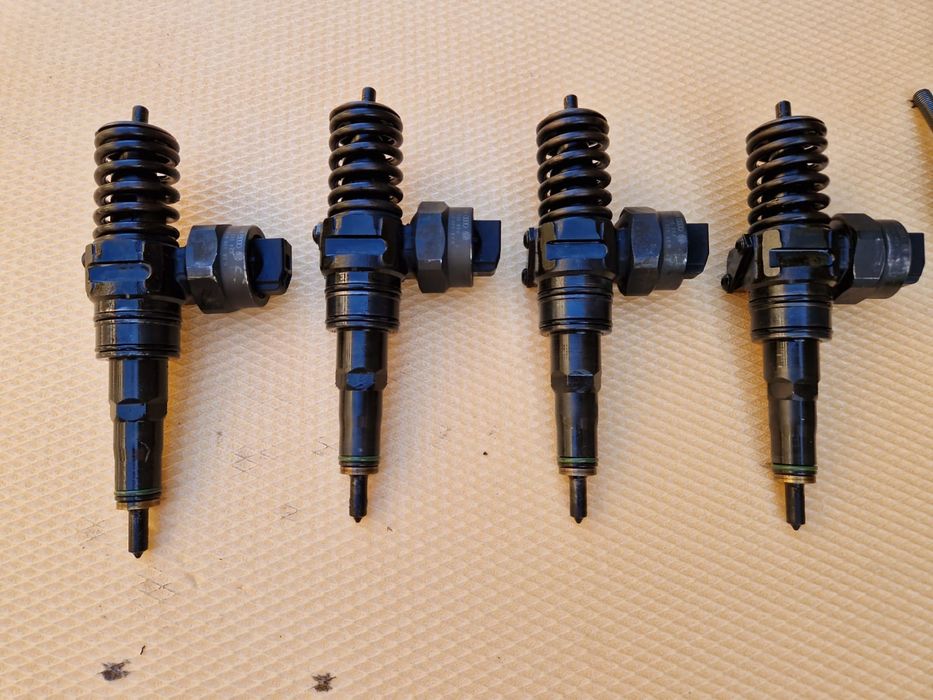 Vand injectoare ,faruri,stop-uri ,grila golf 4 1.9 ajm 116cp