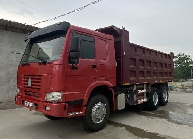 Самосвал HOWO sinotruk сотилади