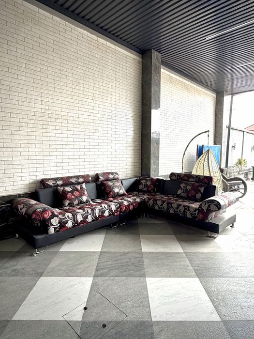 Продаю уголок в идеальном состоянии!