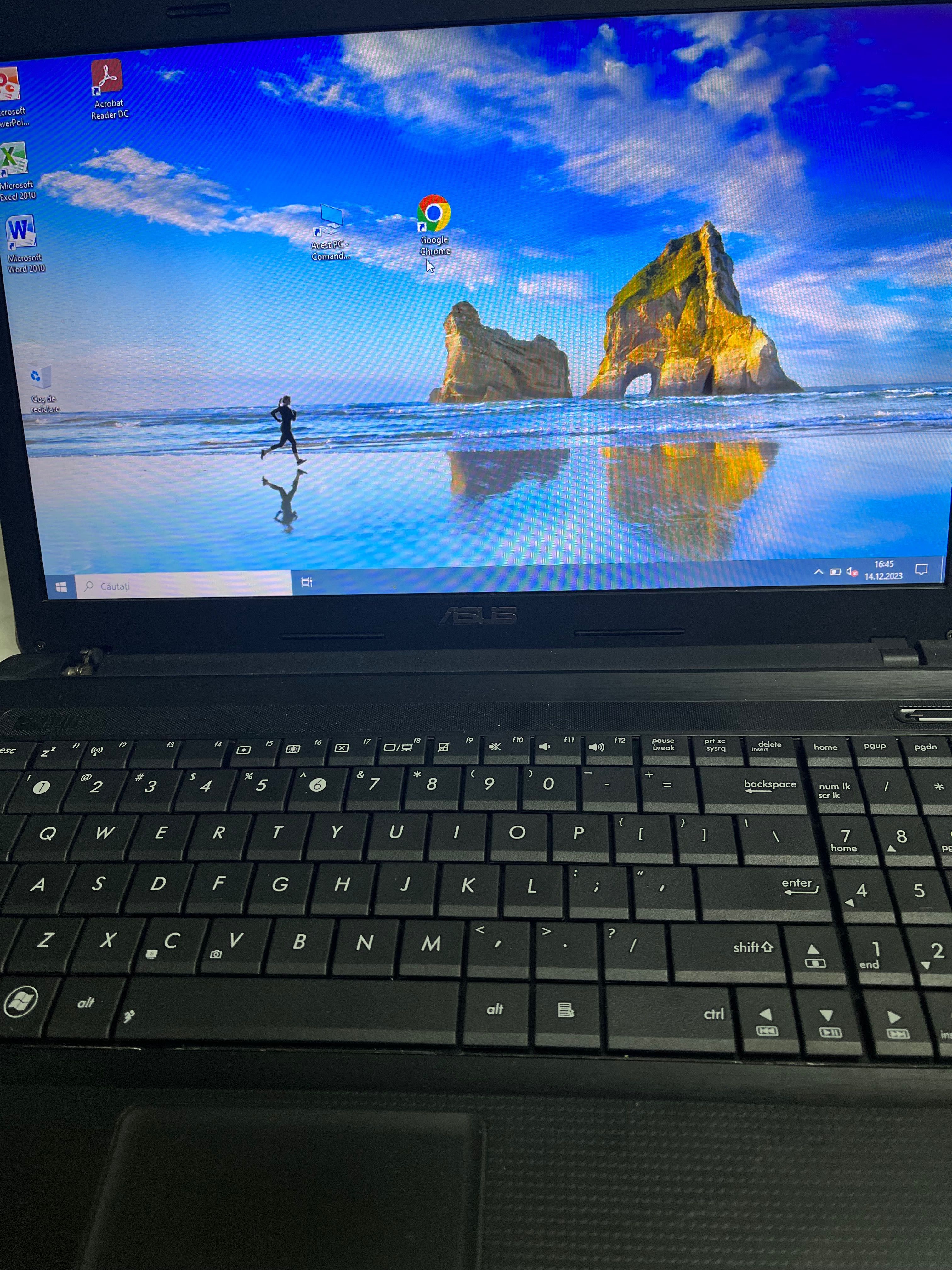 Laptop Asus cu Windows 10 Pro