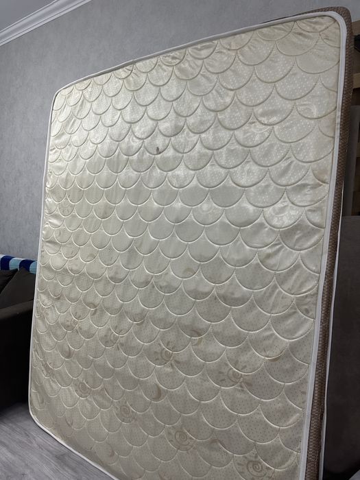 Матрас 160*200 отдам бесплатно