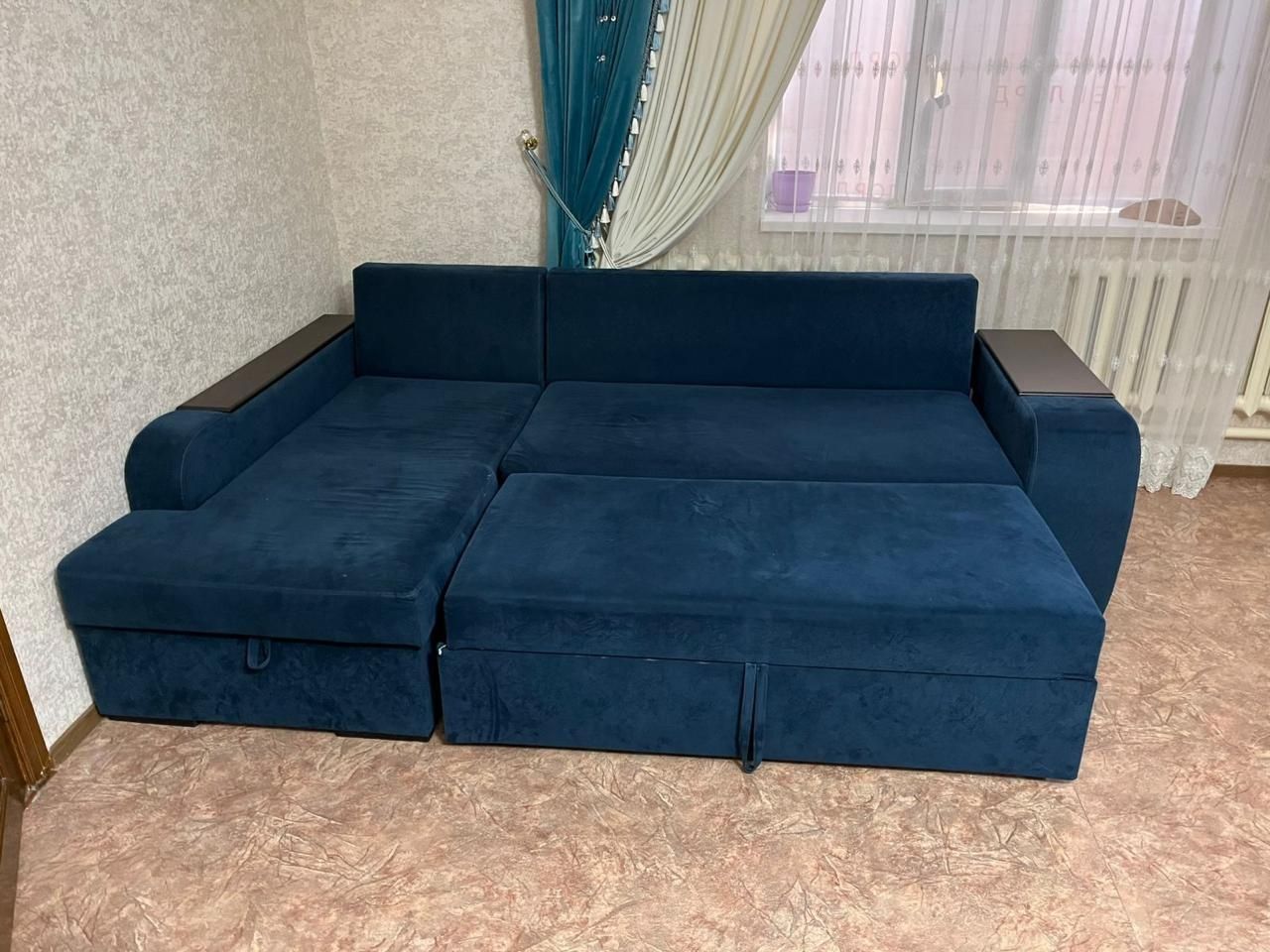 Диван почти новыи