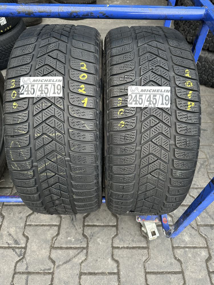 245/45/19 Pirelli M+S