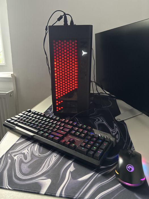 Calculator de gaming + mouse tastatura si monitor