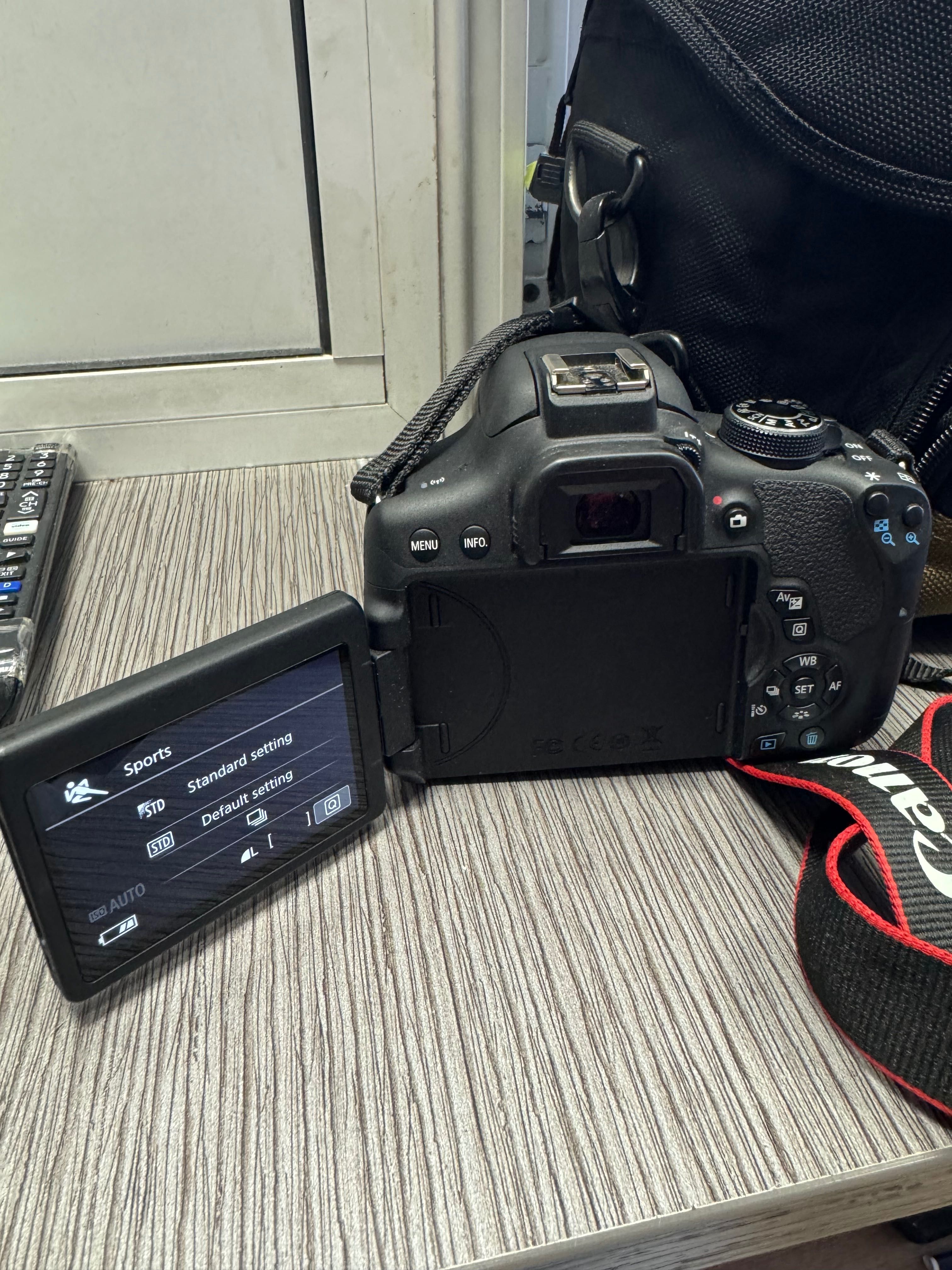 Фотоапарат Canon EOS 750D с два обектива