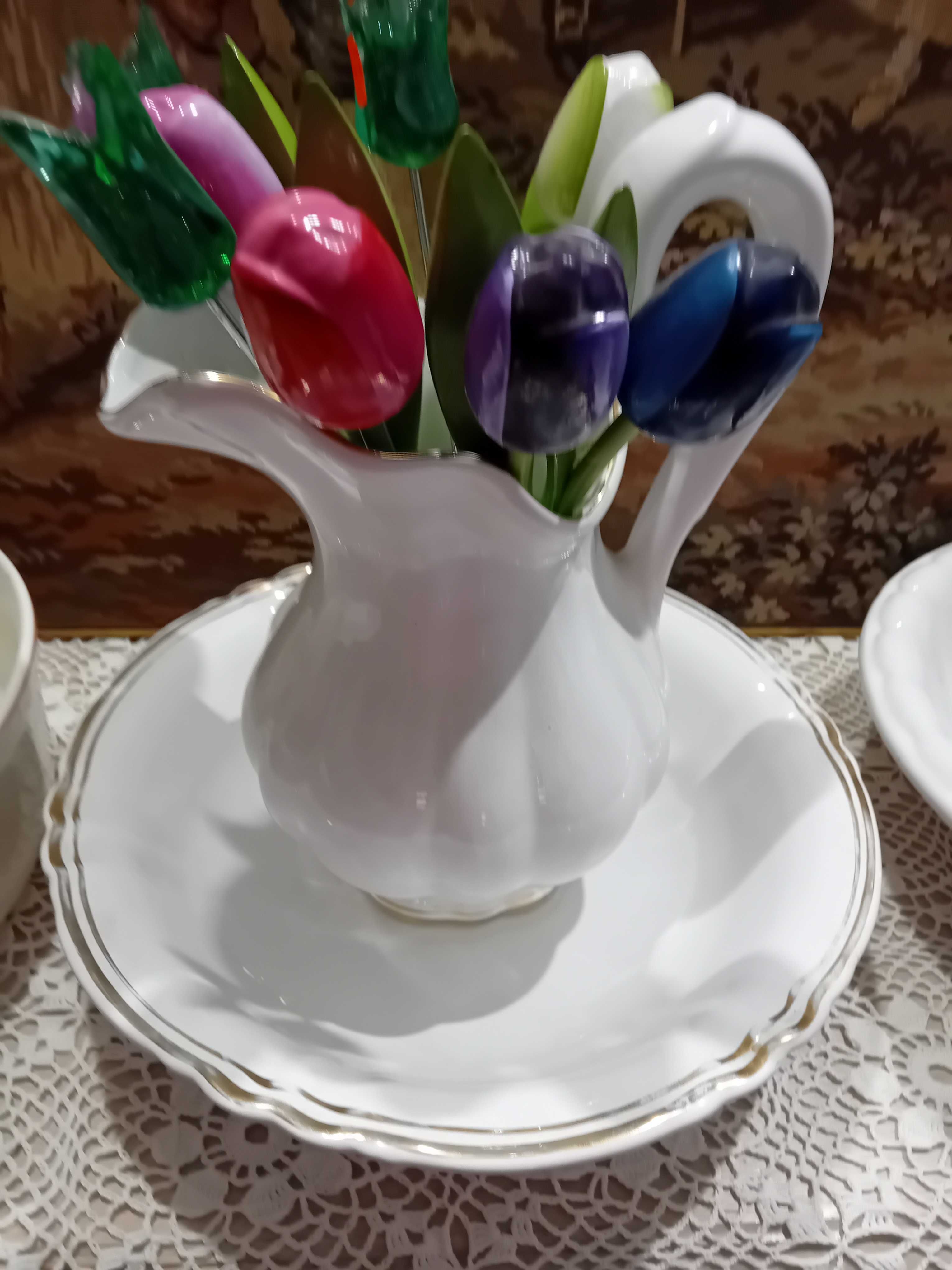 Порцеланови старинни комплекти за баня