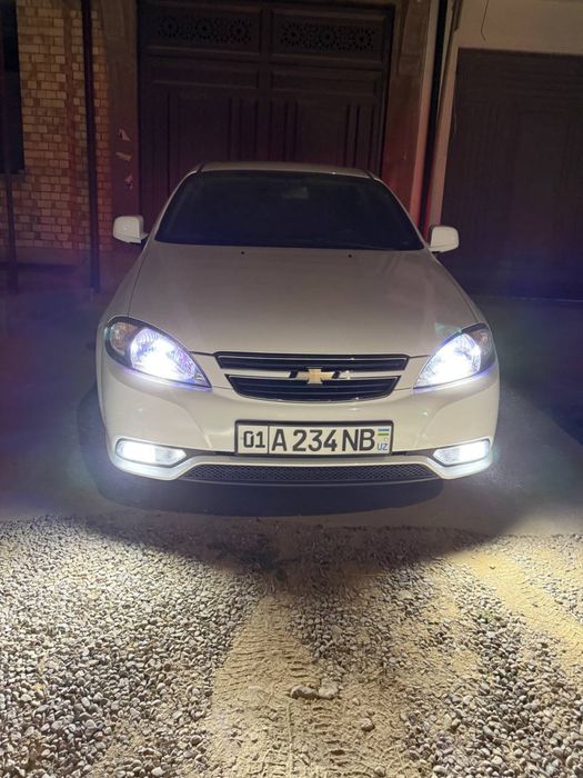 Gentra 3 avtomat sotiladi