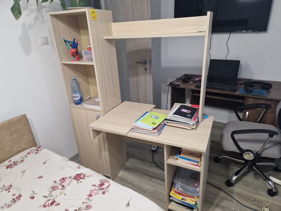 Vând birou,instalează foarte bună