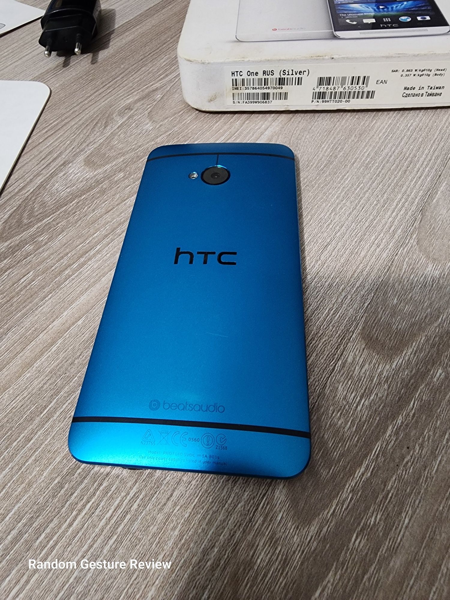 Продаётся/ обмен HTC One M7 легендарный мобильный телефон полный компл