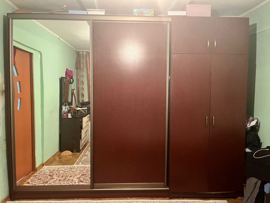 Срочно продам шкаф для спальни и Посудомоечная машину