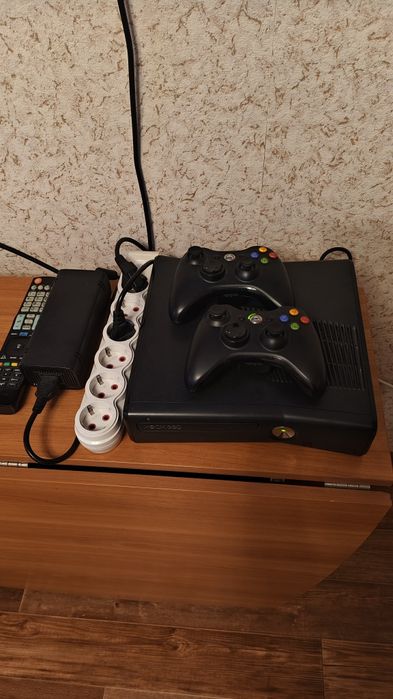 Продам два X-Box 360 Freeboot