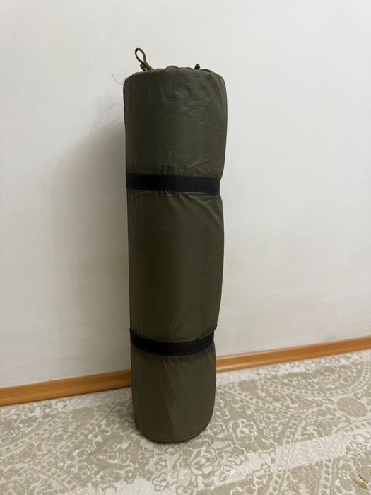 Спальный мешок и каримат.