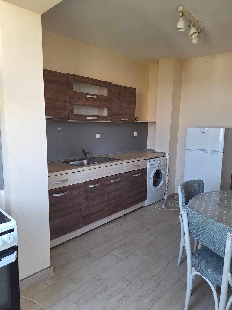 Дава се под наем Едностаен апартамент в Русе, Център - 42 кв.м за 229.5 € - Снимка #2