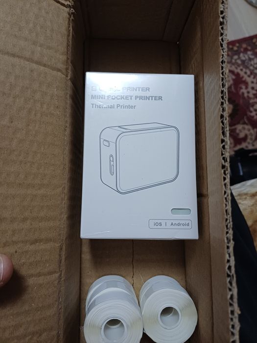 Mini imprimantă pentru etichete