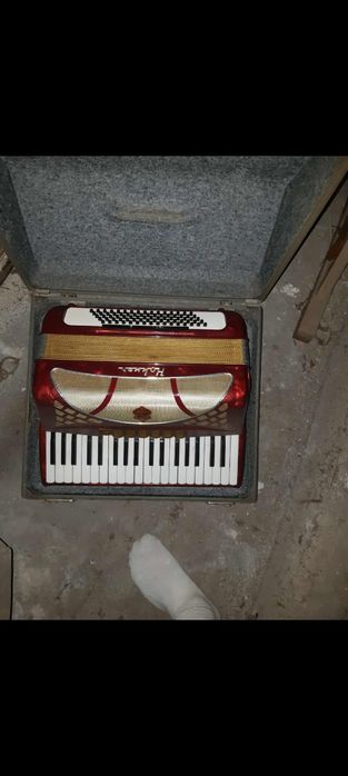 Акордеон чисто нов