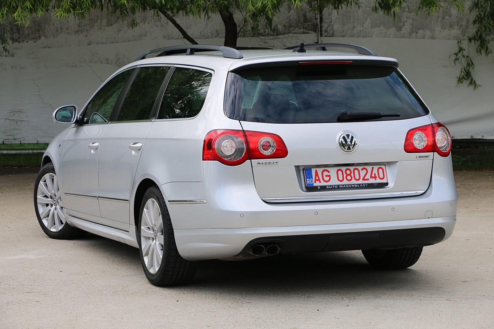 Volkswagen Passat B6 / R-LINE - Trapa / Xenon / Navigatie / EURO 5