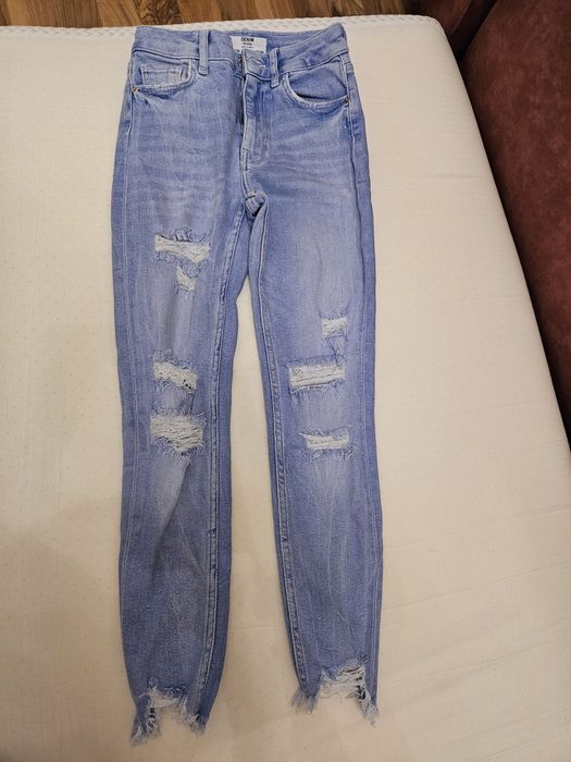 Blugi dama Bershka mărimea 36