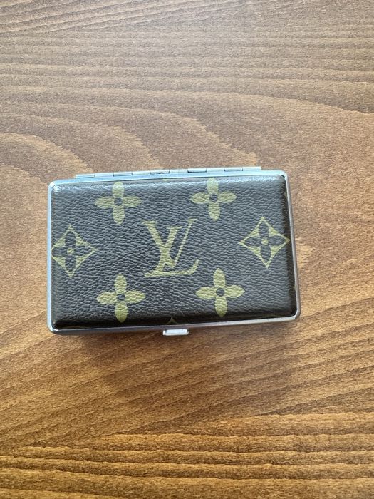 Продавам лични чанти и портмонета