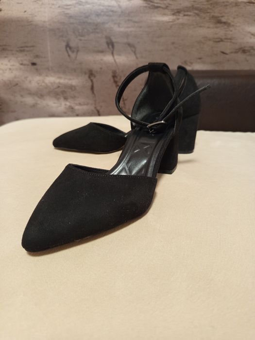 Елегантни дамски обувки